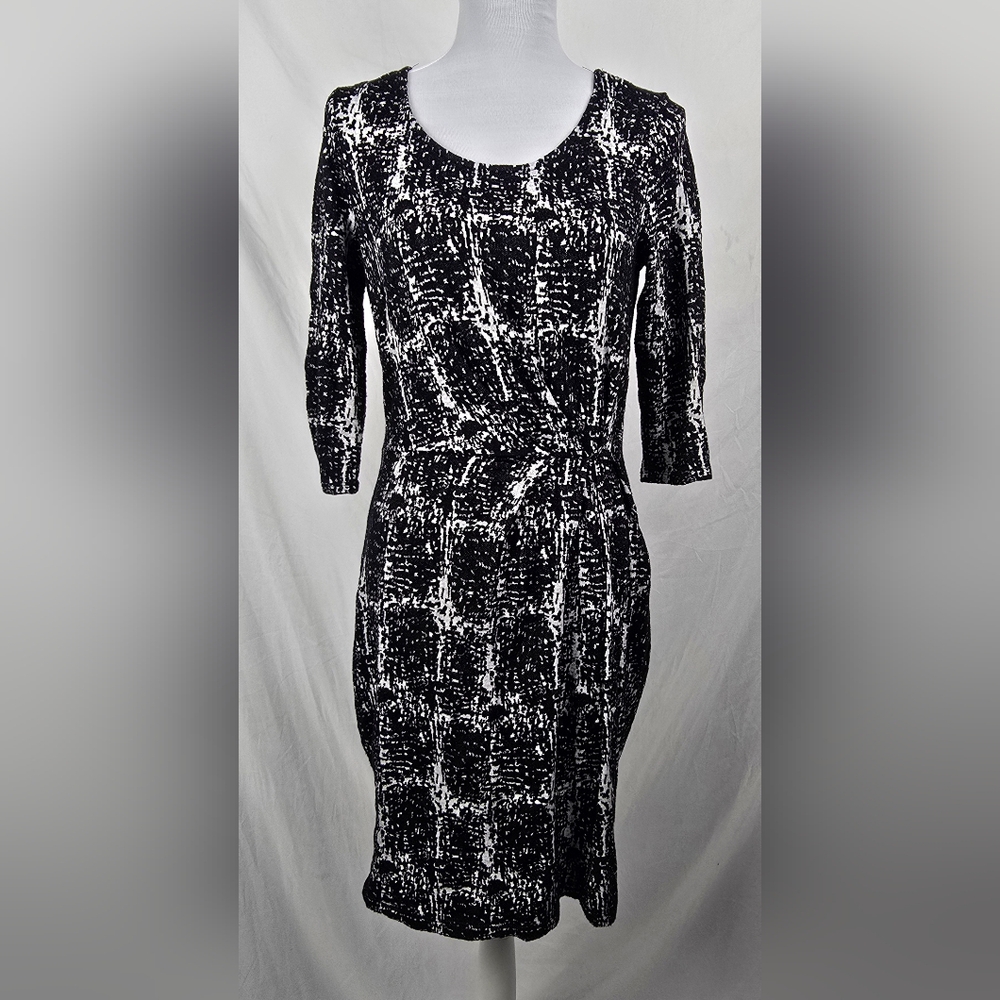 Le Lis Whimsigoth Pleated Black/White Geometric Stretch Dress sz Small EUC